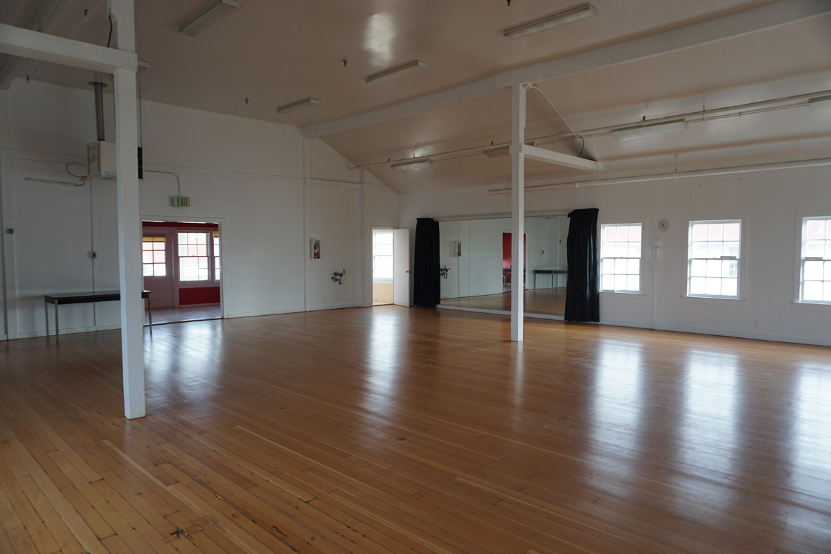 Interior building H, dance floor