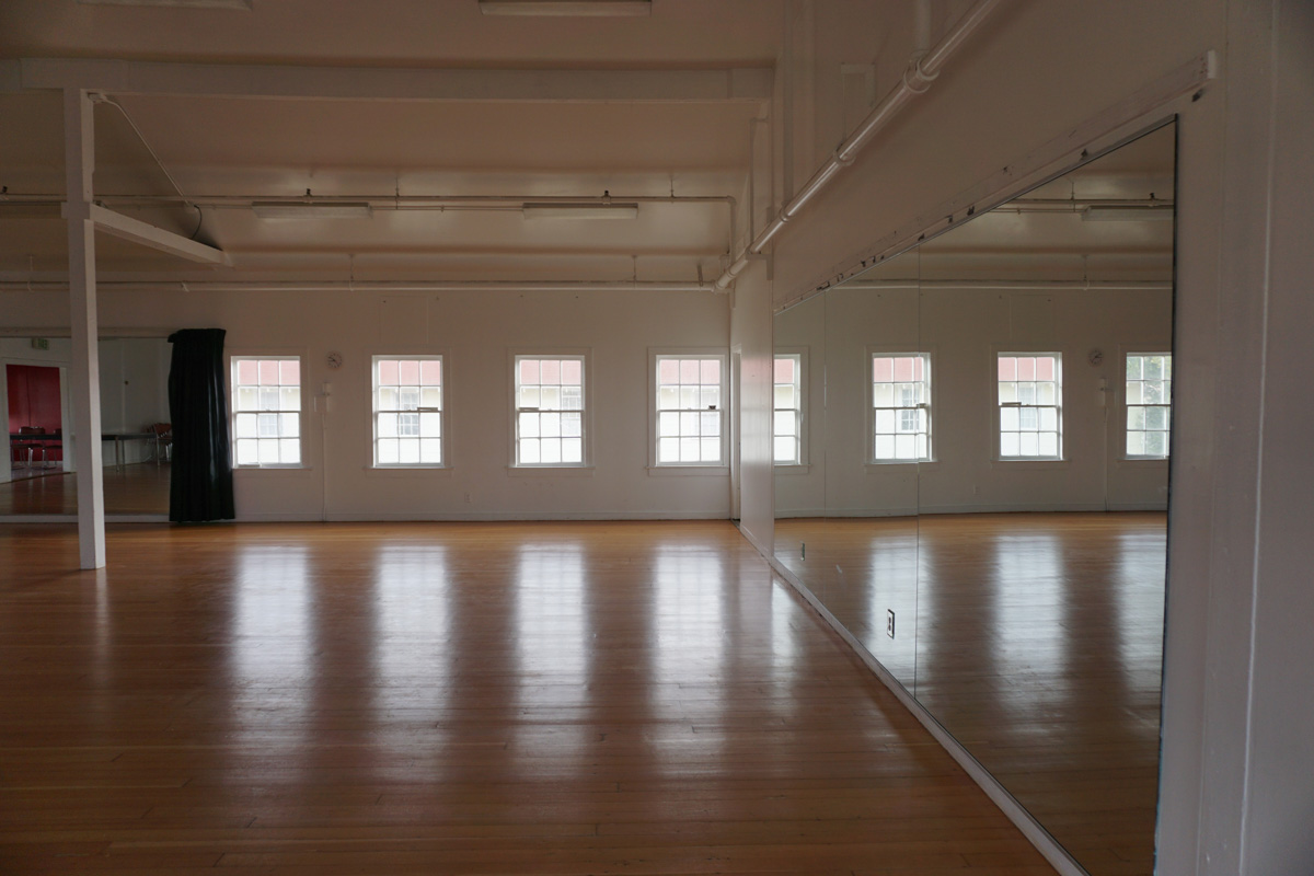 Interior building H, dance floor